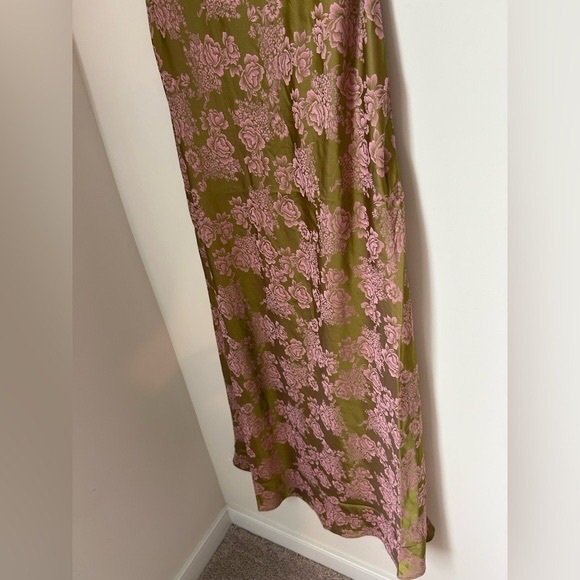 Evolutionary Apparel Floral Lace Dress in Olive and Pink - Picture 3 of 6